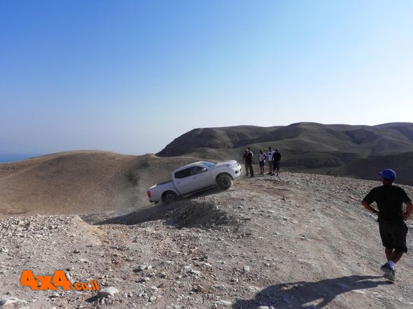 עולים בחזרה מנקודת התצפית לאחר הפסקת הצהריים