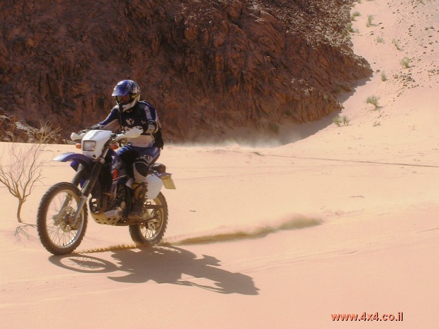  מקגיוור והחץ הכחול עם אופנועים בממלכה ההאשמית של ירדן - ספטמבר 2006    